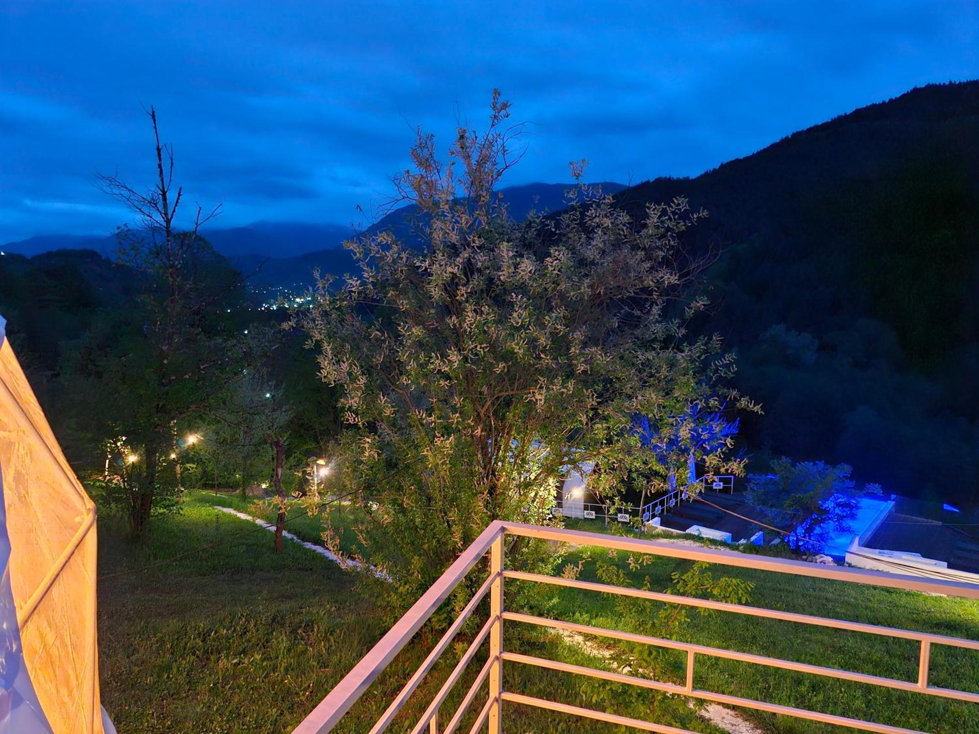 Glamping Georgia Krikhi Hotel Ambrolauri Eksteriør billede