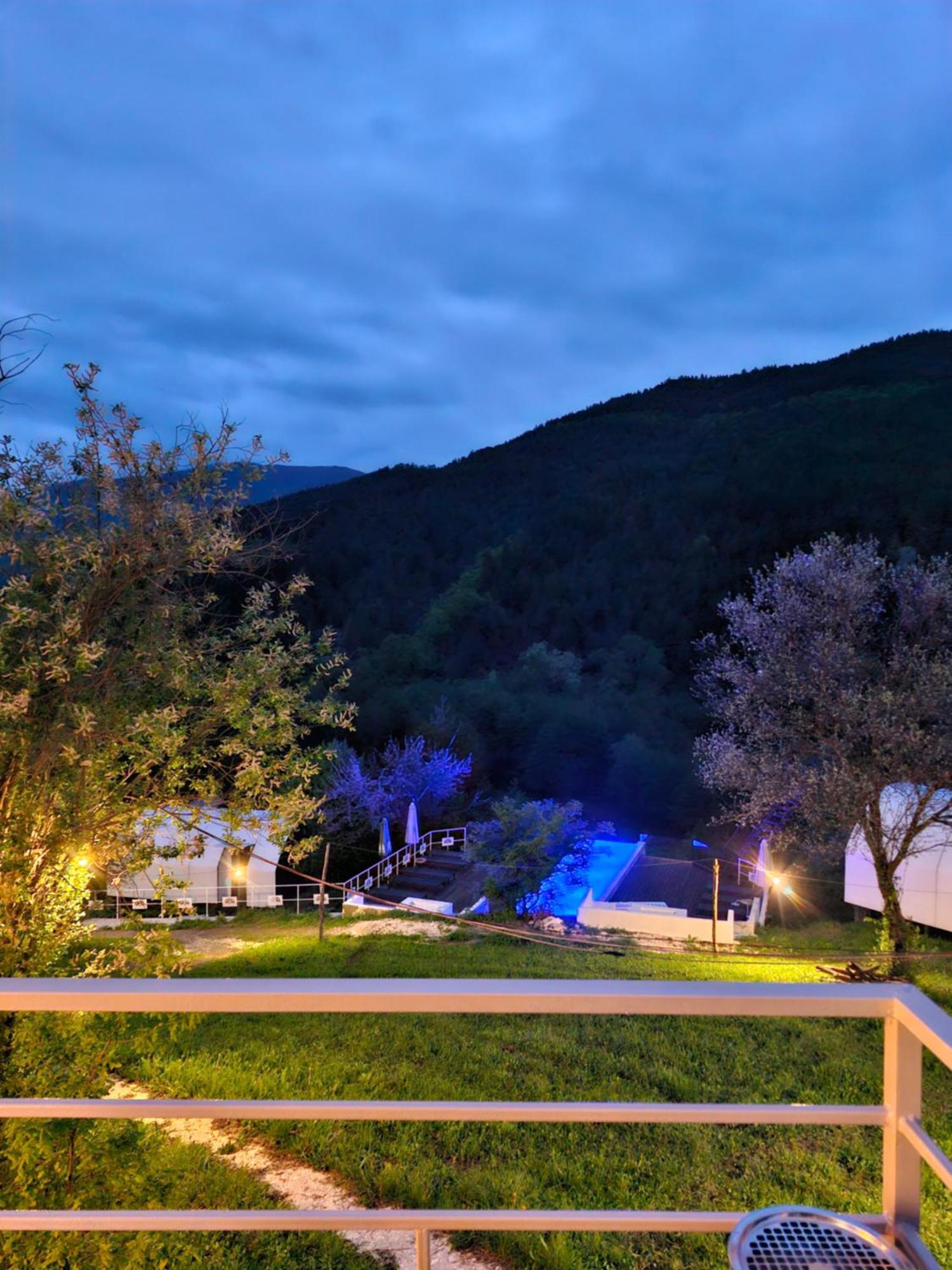Glamping Georgia Krikhi Hotel Ambrolauri Eksteriør billede